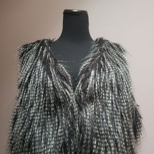 SIMPLY VERA, VERA WANG LADIES FAUX FUR SIZE L/XL Short Vest